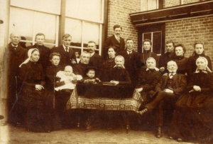 BV006 4 familiefoto no 3 ca. 1912